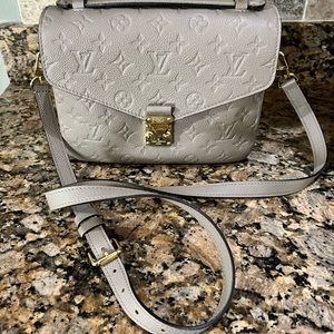 Genuine Louis Vuitton Empreinte Pochette Métis Touterelle - Excellent Condition